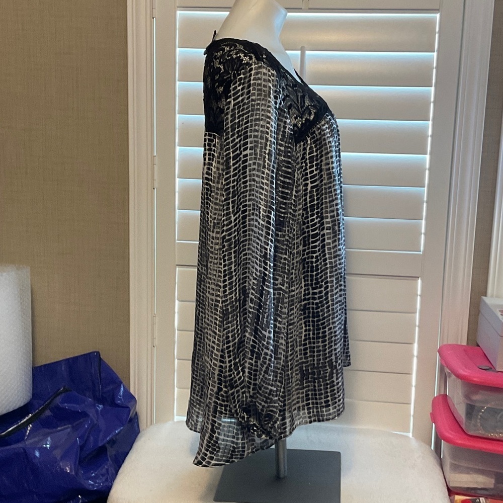 Alyx Black and White Patterned Blouse - Picture 3 of 8